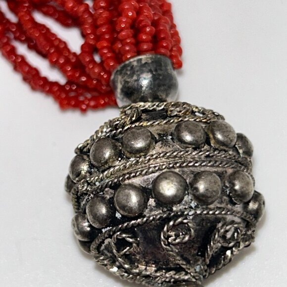 Vintage Coral Color Beaded Necklace With Ornate Metal Accents & Hook Clasp - Picture 5 of 11